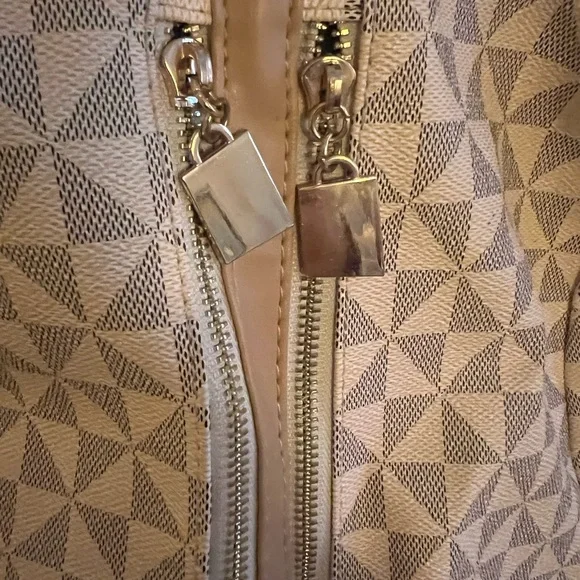 NWOT Geometric Patterned Tan Backpack - Picture 6 of 6